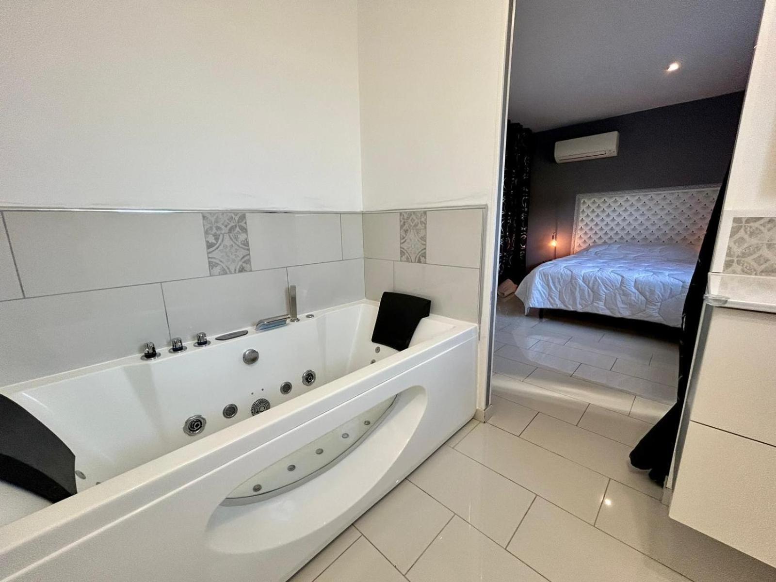 Maison Moderne Au Calme Avec Billard, Jacuzzi, Bain A Remous, Piscine, Babyfoot Labastide-du-Temple المظهر الخارجي الصورة